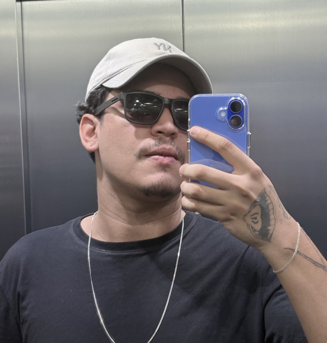 checkpointpath's tweet image. aquisições esteticamente agradáveis +1 iphonezim azul — RIP iPhone 12 azul