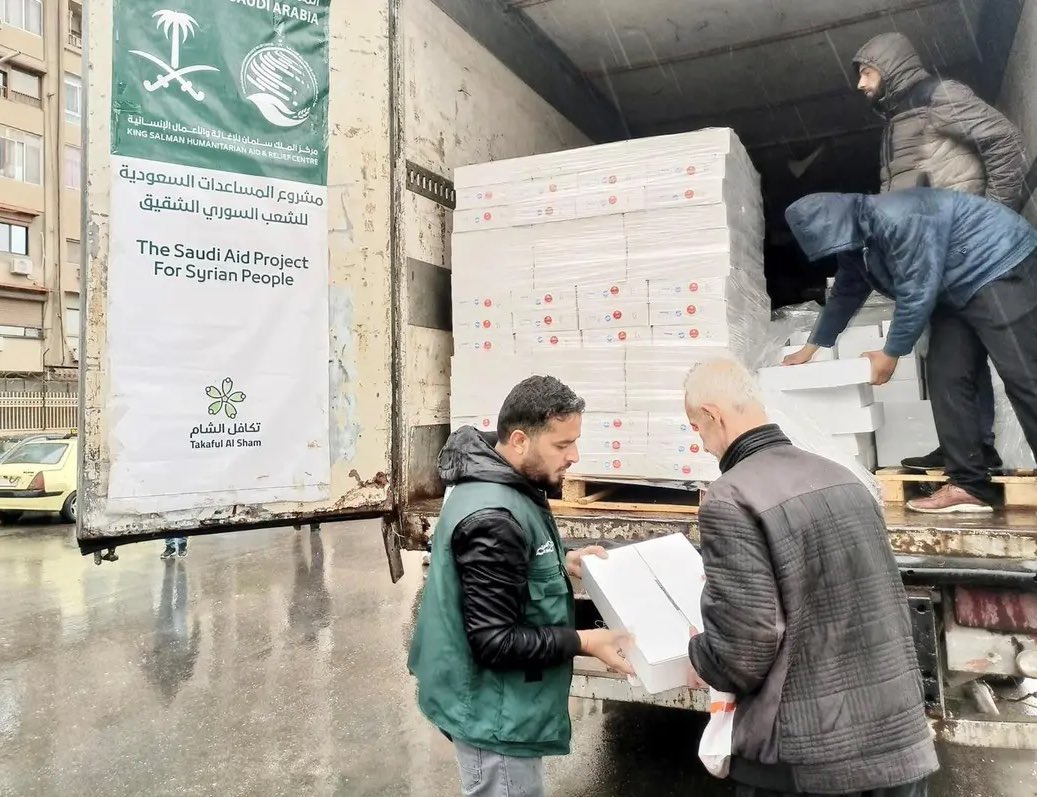 جهد إنساني متواصل السعودية توزع مساعدات متنوعة في دمشق.