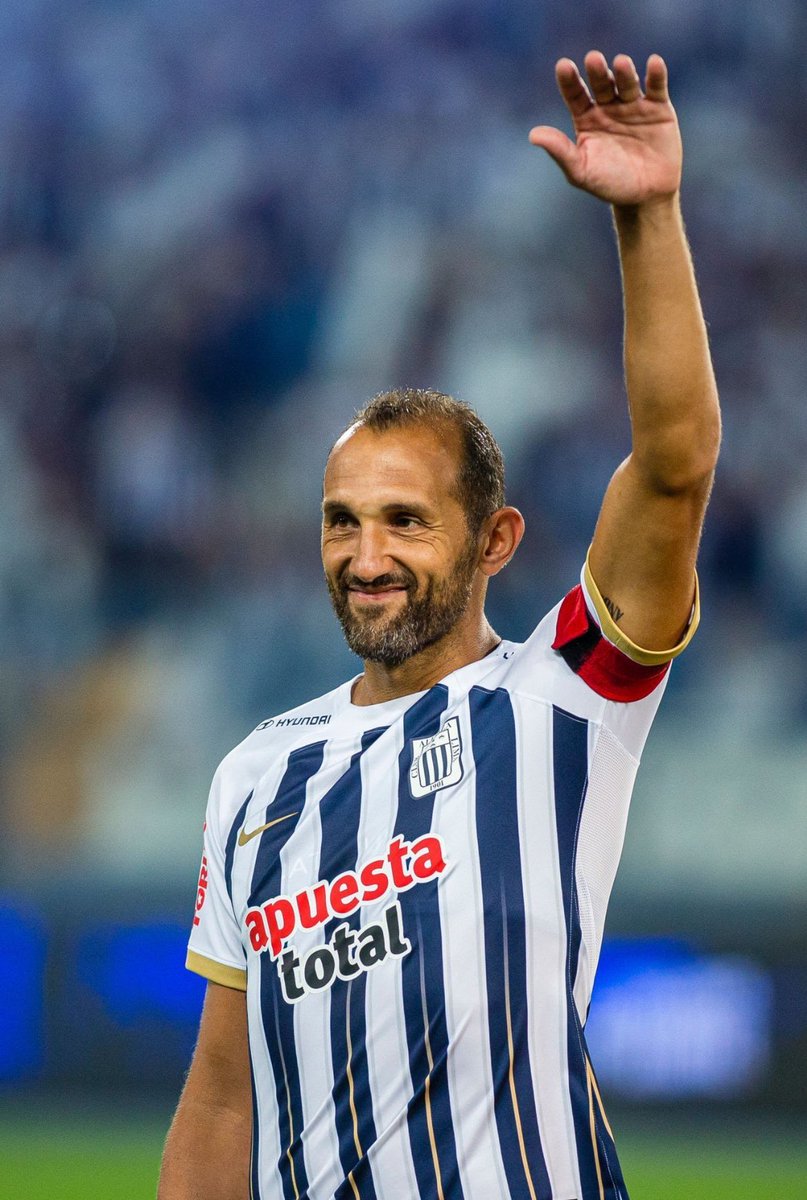 ErrorArbitralTR's tweet image. PREGUNTA SERIA: ¿Es Hernan Barcos el MEJOR extranjero que ha jugado en el fútbol peruano en este siglo? 🤔

Respuestas sin camiseta, por favor.