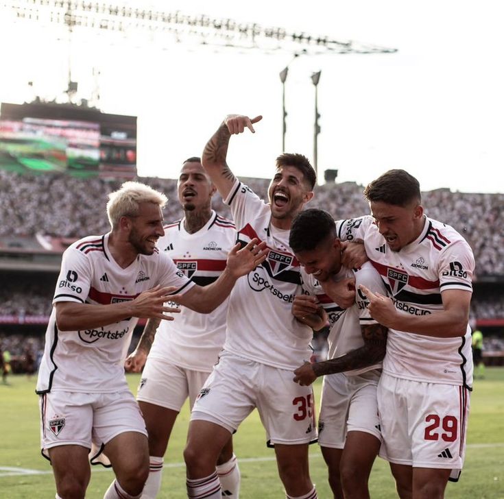 BotijoesTrikas's tweet image. Destruíram isso.