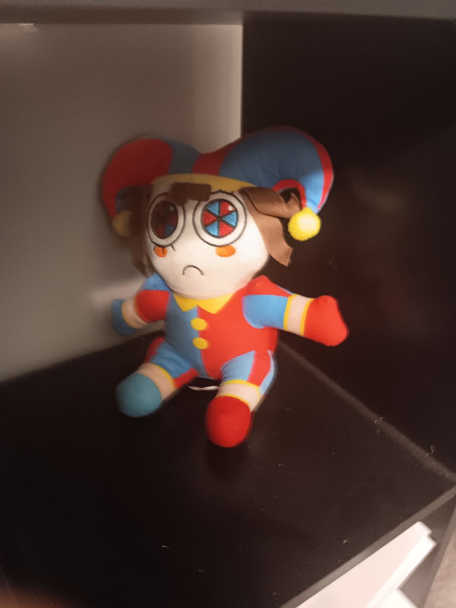 pom様 I remember getting this temu ass pomni plushie for Christmas 2023 😭