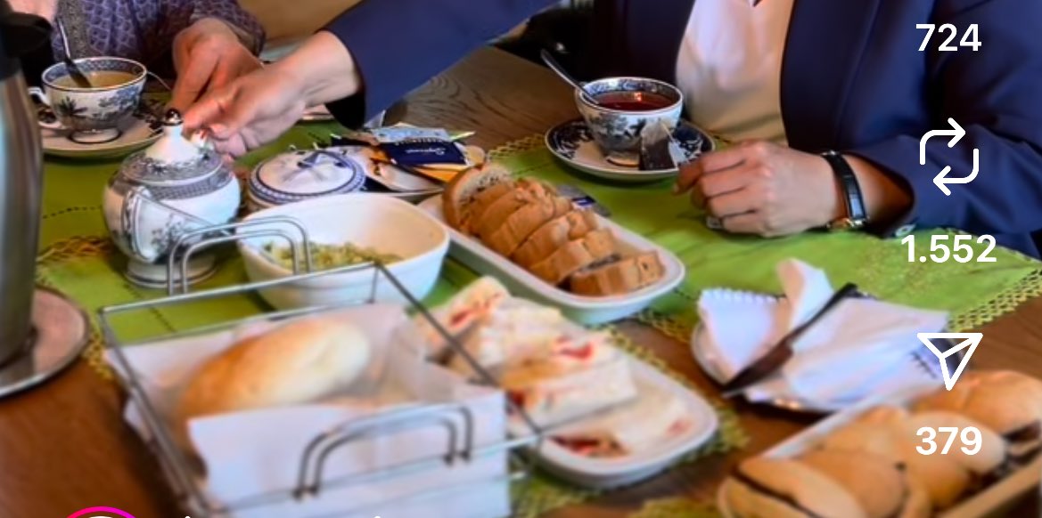 hernan_sr's tweet image. El desayuno que la tenía Michelle Bachelet a Jeannette Jara es de campeonas.