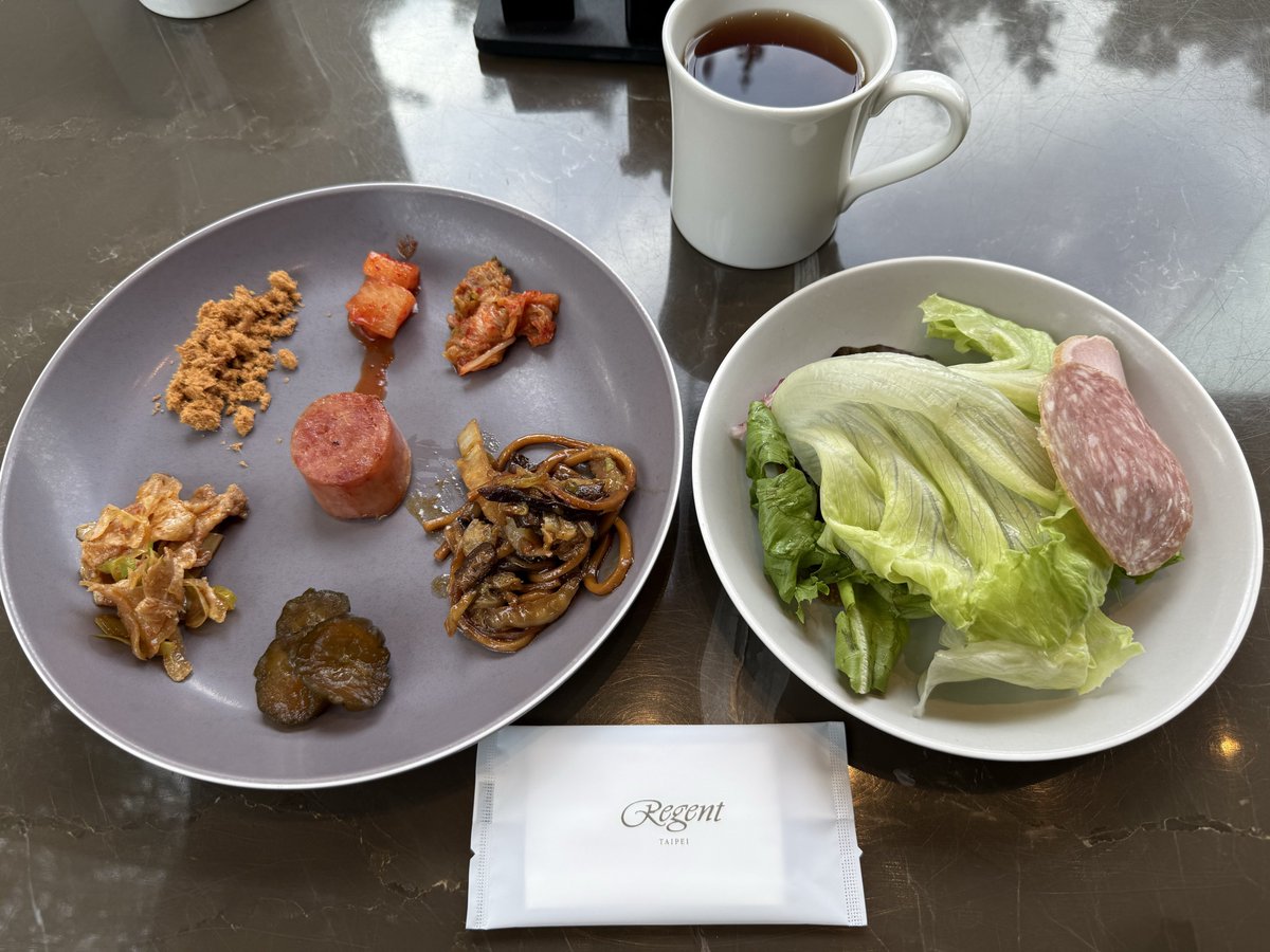 8himo8's tweet image. おはようございます☁️
朝食はホテルのビュッフェです。
シェイシェイ🇹🇼