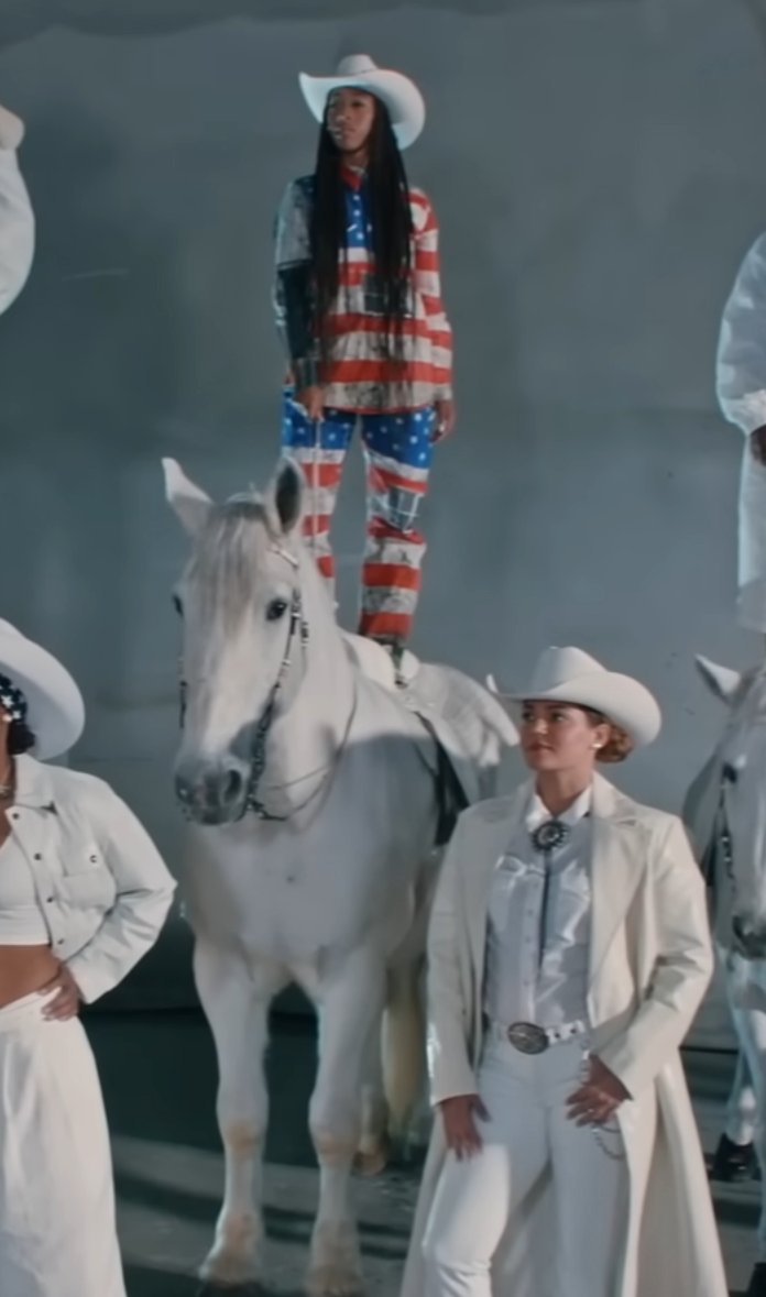 Assistindo ao clipe APESHIT lembramos dessas imagens o quão elas são "parecidas"