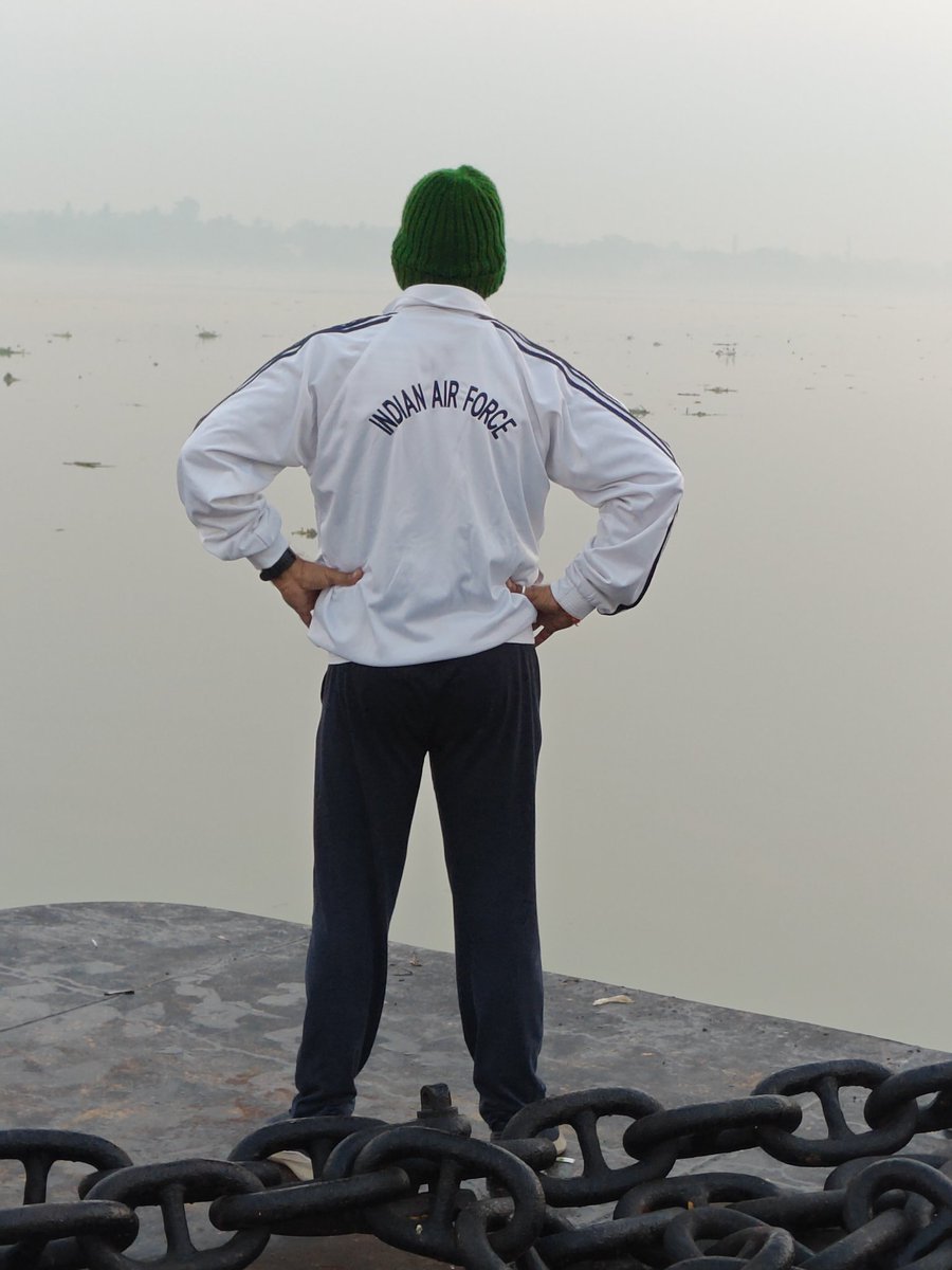 cs2903singh's tweet image. जय श्री राम
सर्द हवा, हल्की धुंध, चारों तरफ सन्नाटा…
सिर्फ दिल की धड़कन और एक वादा – यूनिफॉर्म बदली है, जज़्बा नहीं। #IndianAirForce #MorningMotivation