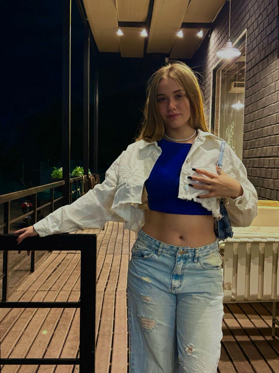 Bottomqo_R's tweet image. practicing smiling for my future wedding… or pizza date, whichever