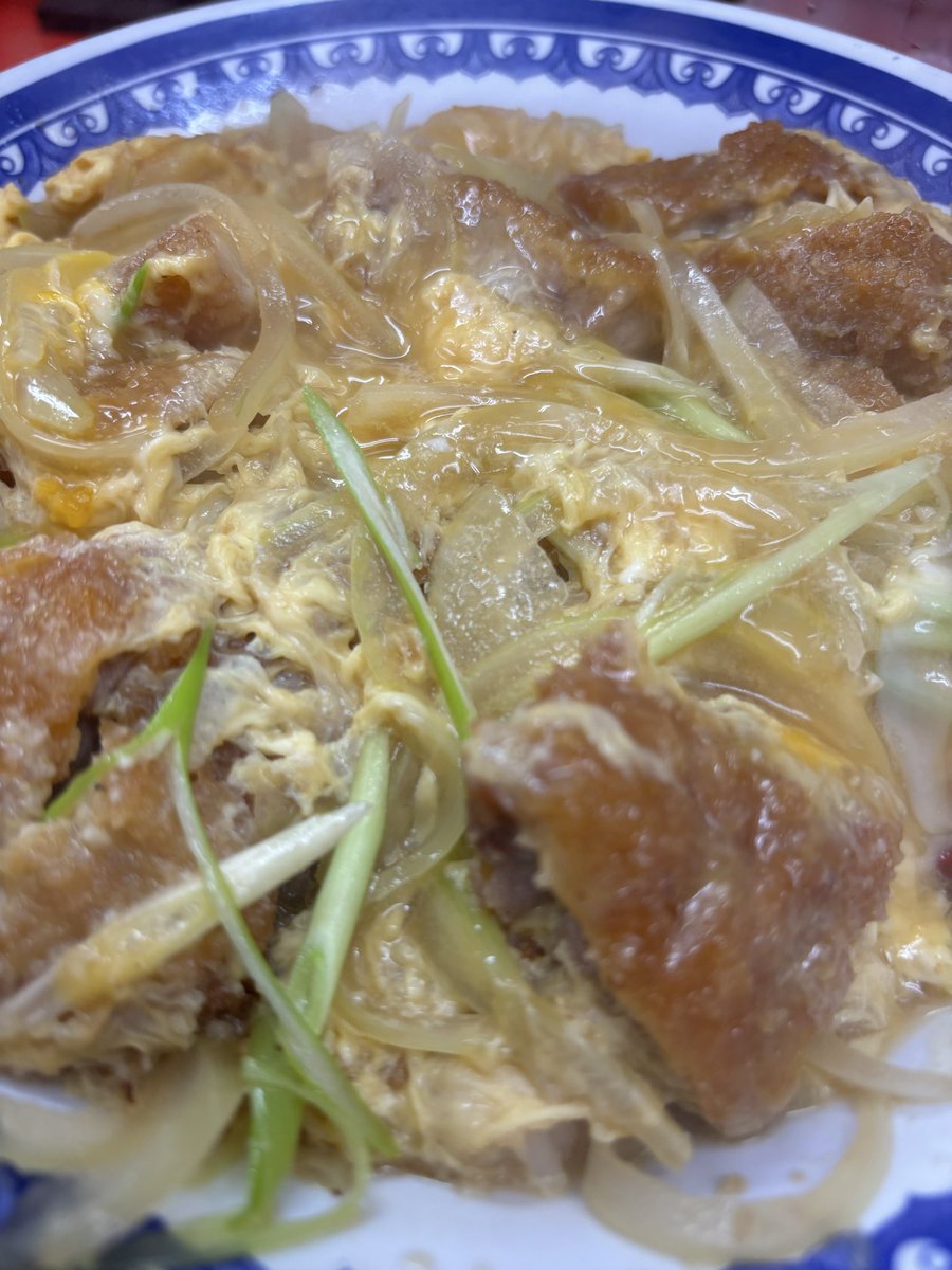 中百舌鳥の豚麺で カツ丼食べました あんかけのと違って 汁だくでした 美味かったです^ ^