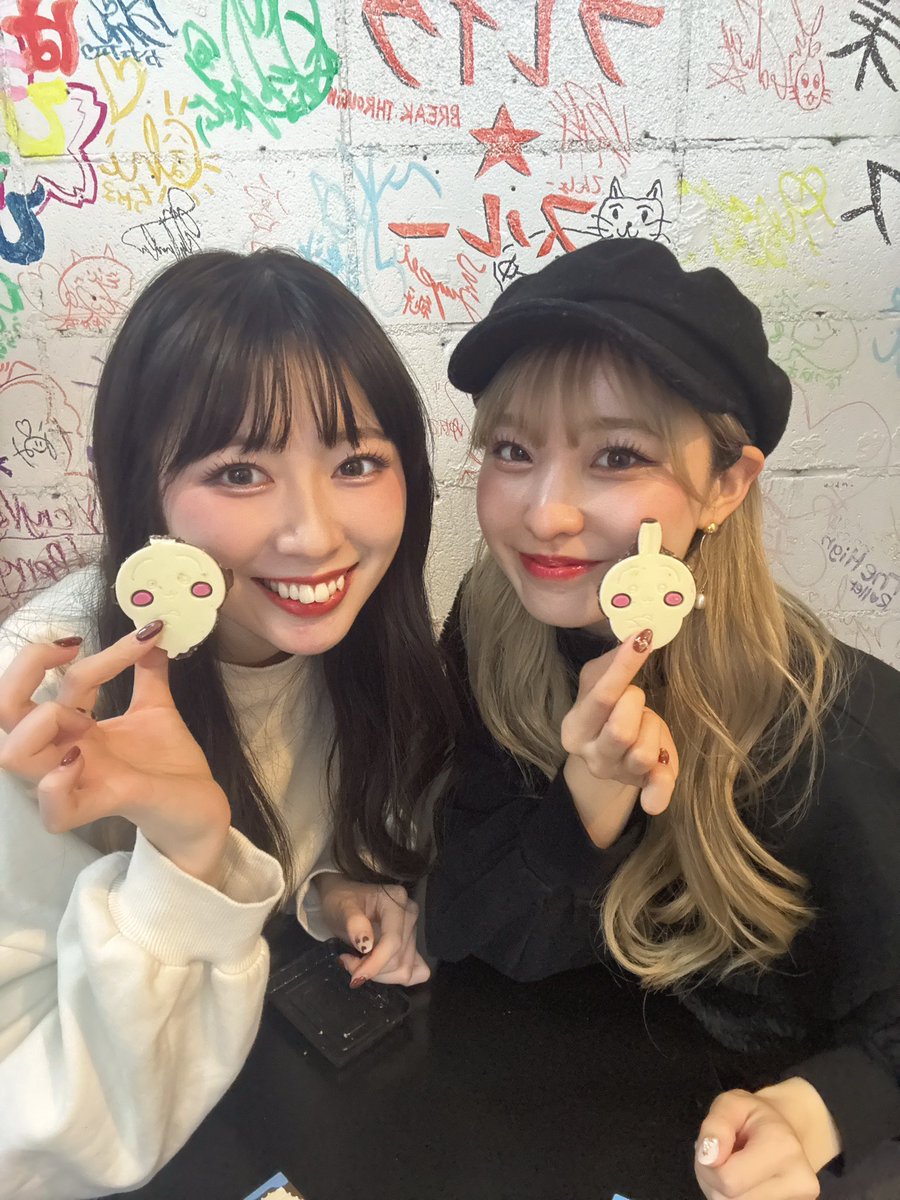 11月ラスト公演ありがとうございました🌝✨そしてaKIさんみさちゃん代演ありがとうございました✊🏻
1st2ndの合間の時間でみんなでTikTok撮影をしました🩷お客さんの席に座ってみんなが撮ってるところ見るのも楽しかったです😽
12月もお会いできることを楽しみにしてます🫶🏻
#PVW_now #popnjam_now