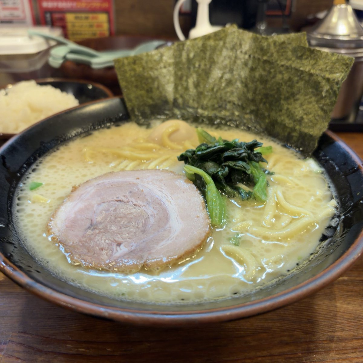 ZN6KAI's tweet image. 今日のお昼は家系ラーメン。