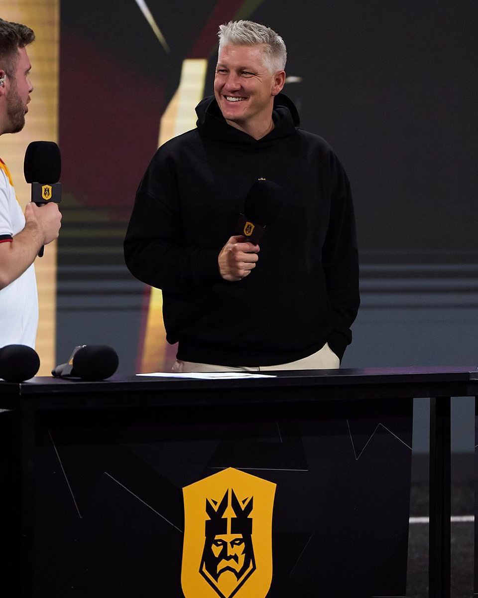 AirforceOne1986's tweet image. 🚨🇩🇪Bastian Schweinsteiger wants Bayern Munich to sign midfielder Angelo Stiller, calling him a very interesting player. However, Manchester United currently have the advantage because Stiller is open to moving abroad and United have shown stronger interest.
#MUFC #Bayern…