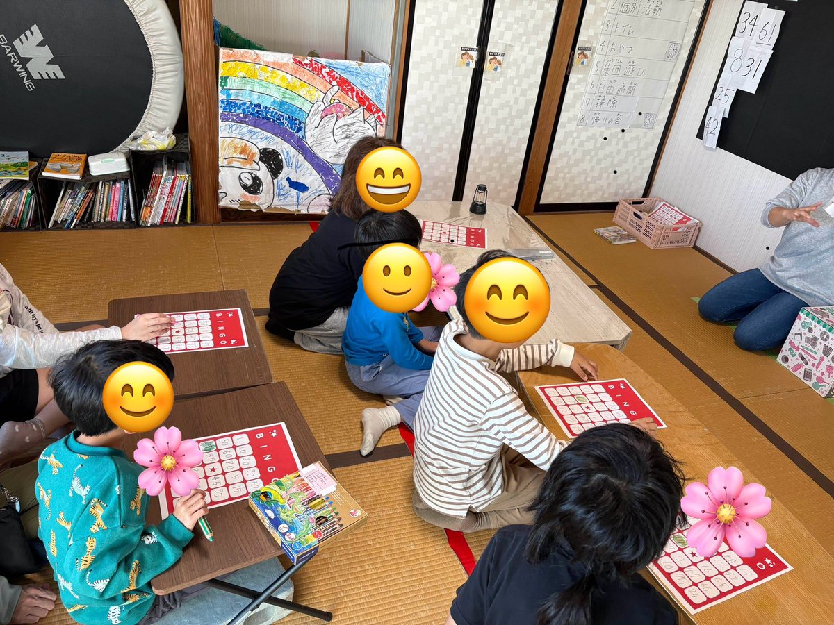 rashikulabo_h's tweet image. こんにちはラシクラボアカデミー浜松です♬

先日ビンゴ大会を行いました！！
自分で数字を書いて、宝箱から数字を引いて、1番の人からドーナツが選べます🍩✨

重さ当てゲームをしたりテントでおやつを食べたりクッキングでたこ焼きをしたり、、楽しみました🧑‍🍳♪

#放デイ　#放課後等デイサービス