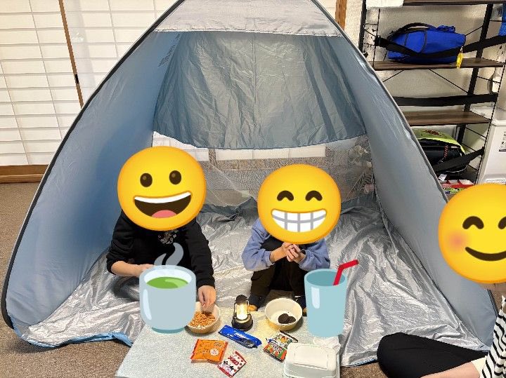 rashikulabo_h's tweet image. こんにちはラシクラボアカデミー浜松です♬

先日ビンゴ大会を行いました！！
自分で数字を書いて、宝箱から数字を引いて、1番の人からドーナツが選べます🍩✨

重さ当てゲームをしたりテントでおやつを食べたりクッキングでたこ焼きをしたり、、楽しみました🧑‍🍳♪

#放デイ　#放課後等デイサービス