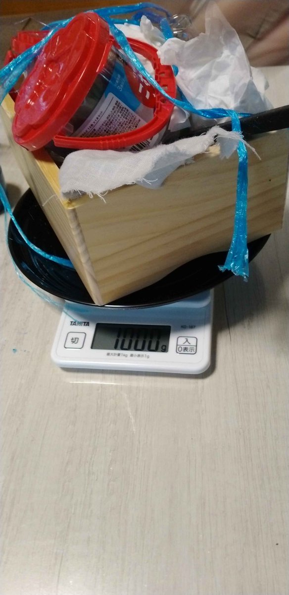 rashikulabo_h's tweet image. こんにちはラシクラボアカデミー浜松です♬

先日ビンゴ大会を行いました！！
自分で数字を書いて、宝箱から数字を引いて、1番の人からドーナツが選べます🍩✨

重さ当てゲームをしたりテントでおやつを食べたりクッキングでたこ焼きをしたり、、楽しみました🧑‍🍳♪

#放デイ　#放課後等デイサービス