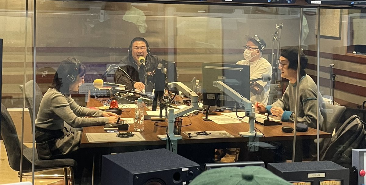 THEGOAT_JFN's tweet image. 9時台はイントロマエストロの藤田太郎さん(@taicotarofujita )登場していただきました🎧

イントロに乗りながらイントロの歴史を解説していただきました！🎞️
10時台はいよいよイントロクイズです！🎶

#ゴートJFN