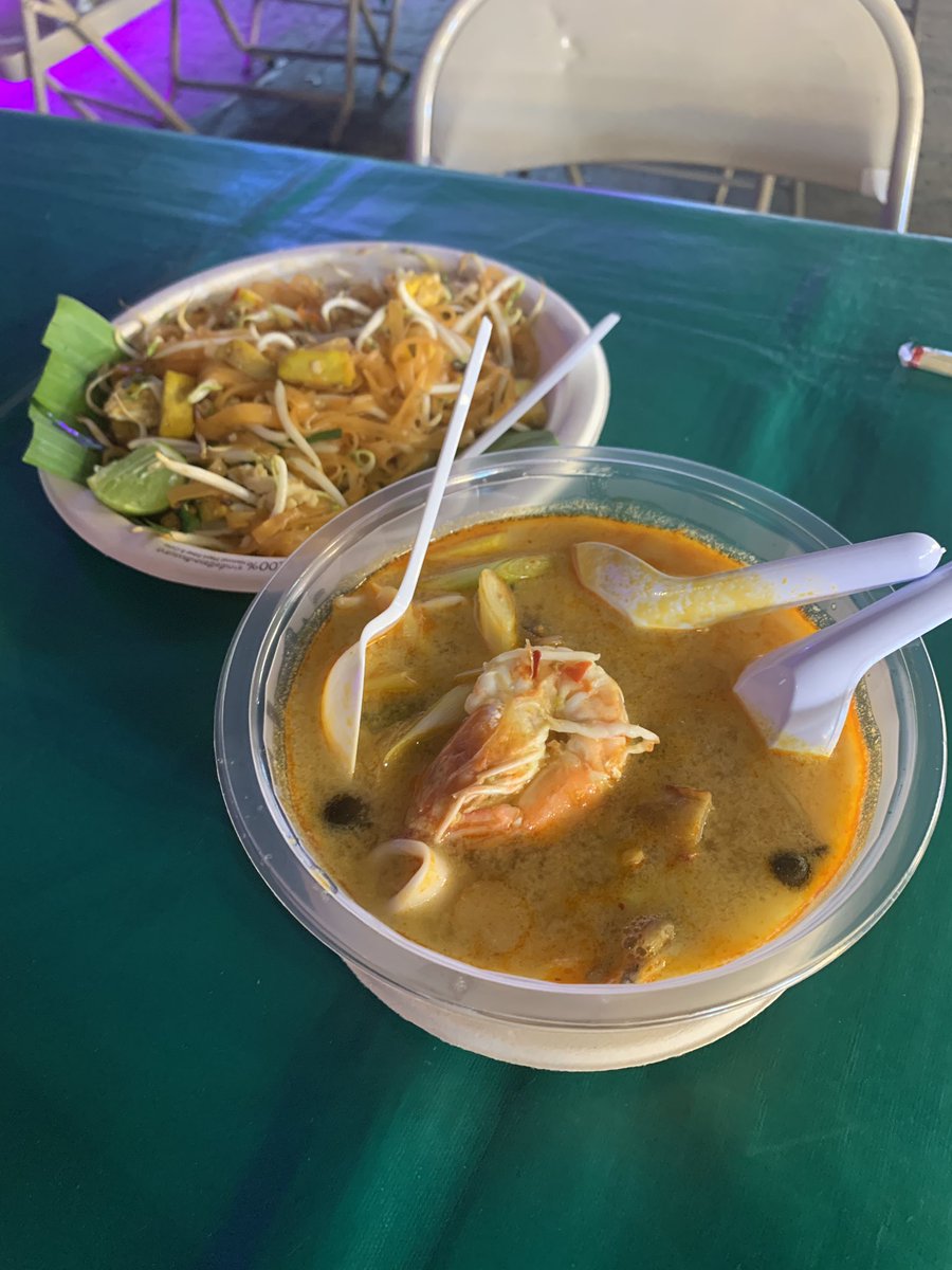 gyronselia's tweet image. thailand food trip adventures photo dump 😋🇹🇭🍜🦐☕️🥐🍰 🍗#lateupload