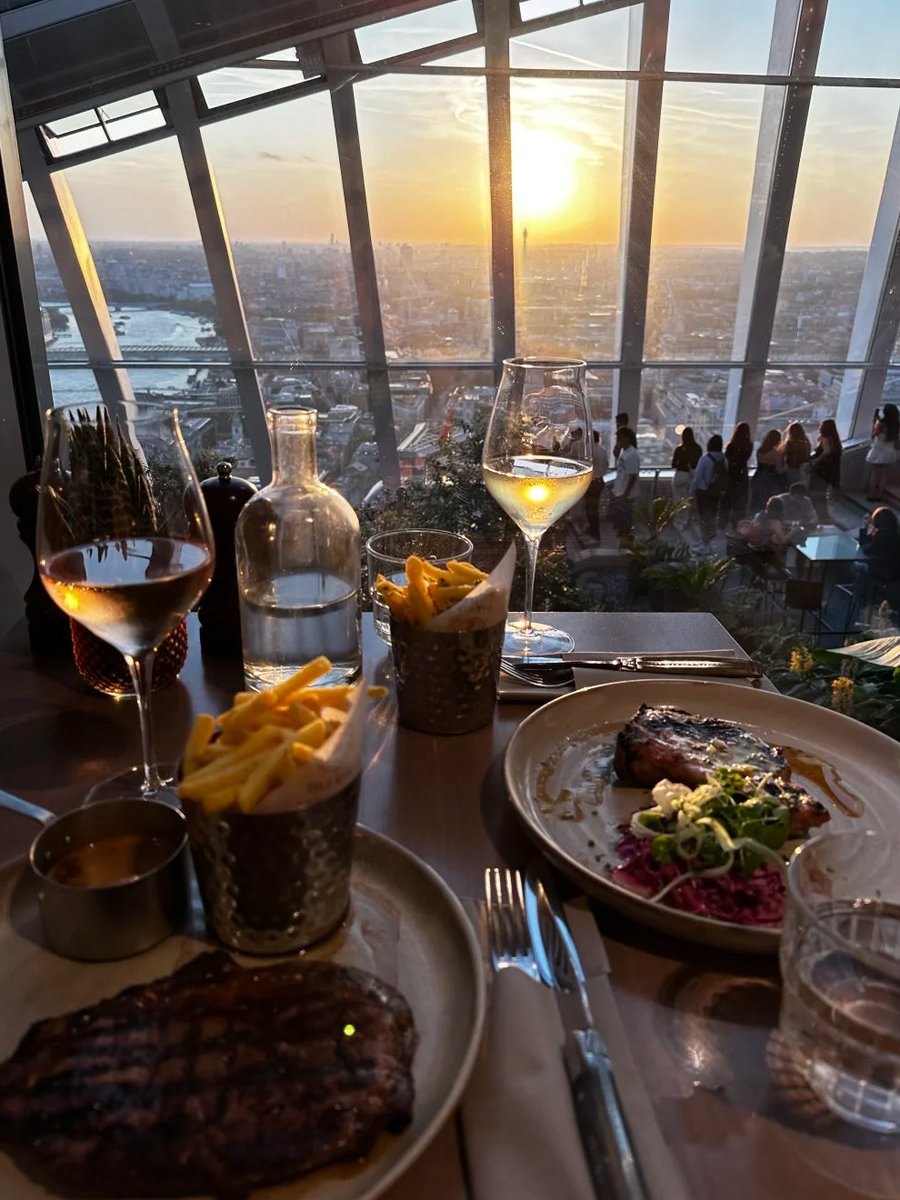 Encountering a rare sunset in London❤🥰