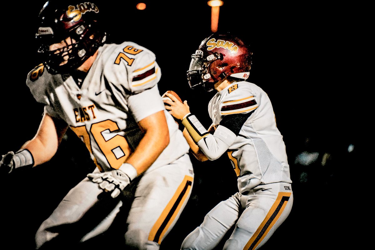 Sophomore- Varsity Highlights
-Here are my highlights as a Sophomore Tackle Starting Varsity for West Bend East

| Class of 2028 | 6’3 | 260 | OL / DL |

youtu.be/r-lQR27YPAg