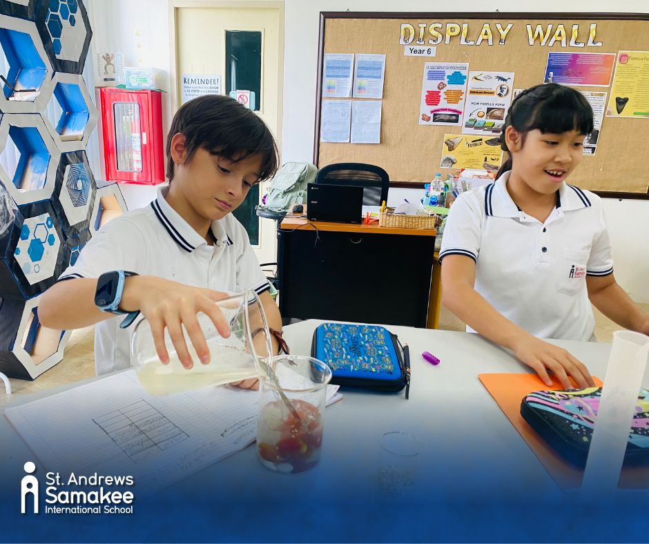 sassamakee's tweet image. Year 6 explored the circulatory system through hands-on science! 🔬❤️They created blood models, dissected hearts, and mapped how the heart, lungs, and organs connect. A highly engaging unit full of real-world discovery.
#internationalschool  #ks3science #biology #secondaryscience