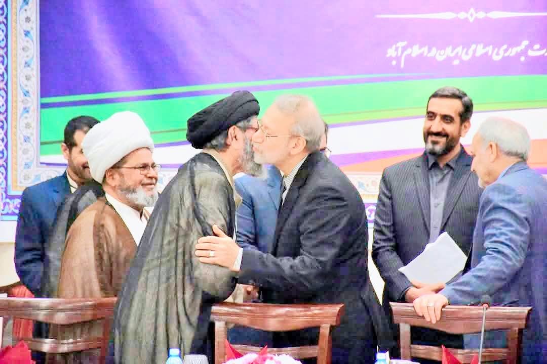 اسلام آباد : 
قائد ملت جعفریہ پاکستان آیت اللہ سید ساجد علی نقوی دامت برکاتہ اور سیکرٹری جنرل شیعہ علماء کونسل پاکستان علامہ ڈاکٹر شبیر حسن میثمی حفظہ اللہ،، کی ایران کے اعلی قومی سلامتی کونسل کے سیکریٹری ڈاکٹر علی لاریجانی سے اسلام آباد میں اہم ملاقات: