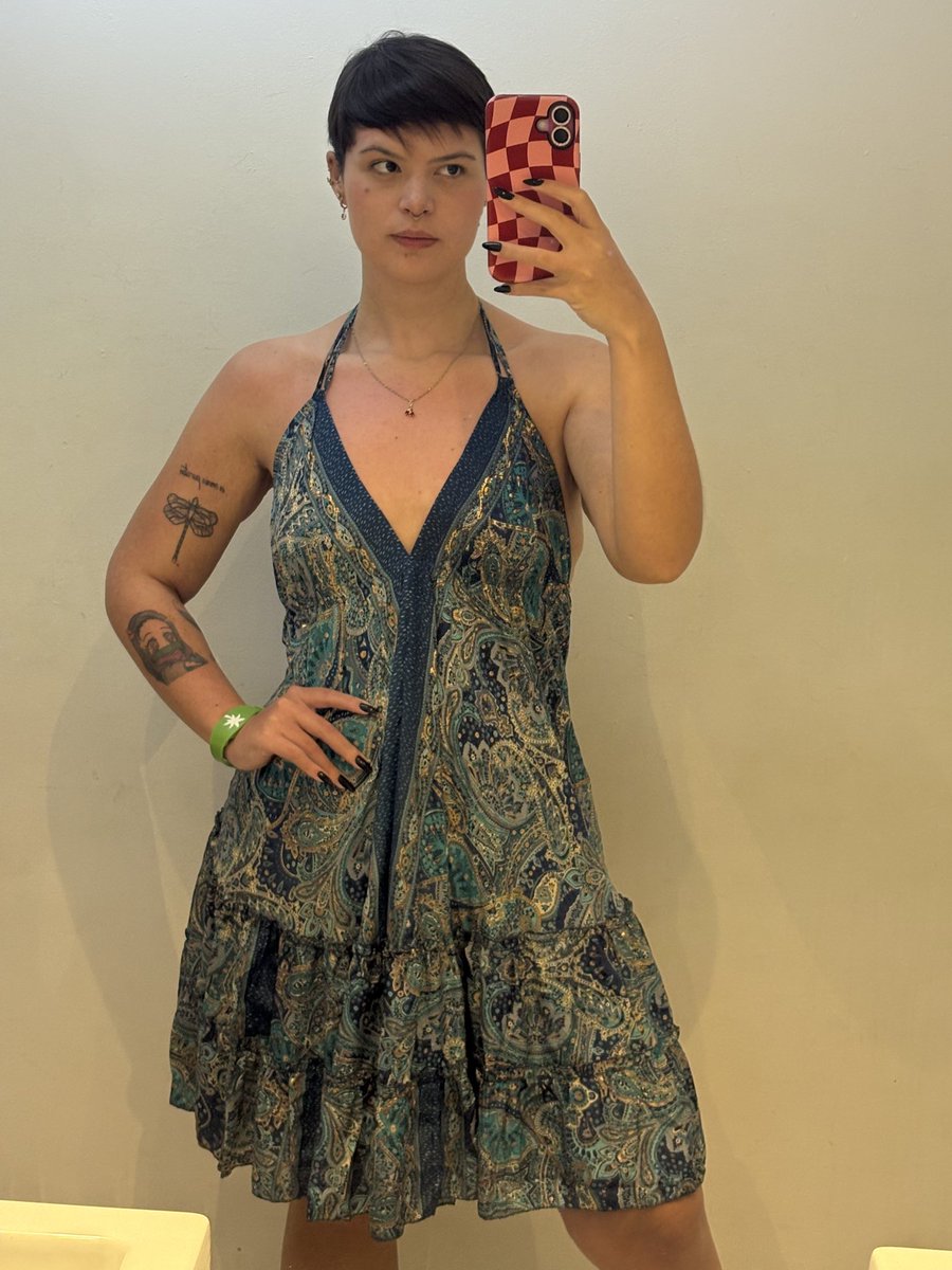 ferrtoken's tweet image. obcecada por esse vestido, e ainda mostra minha tatuagem das costas 🥹