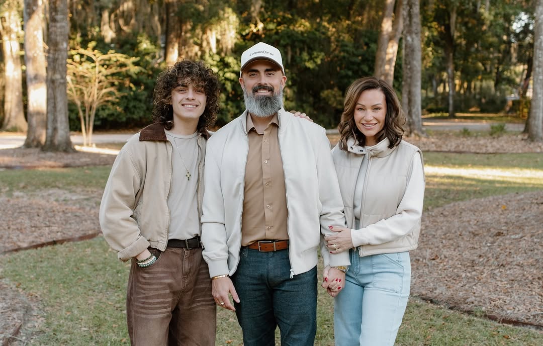 1stchefor's tweet photo. From our little crew to yours… Happy Thanksgiving, y’all. Love, The Forero’s! 🤎 #thanksgiving #happythanksgiving #blessed https://t.co/Pk2yGGVZYw