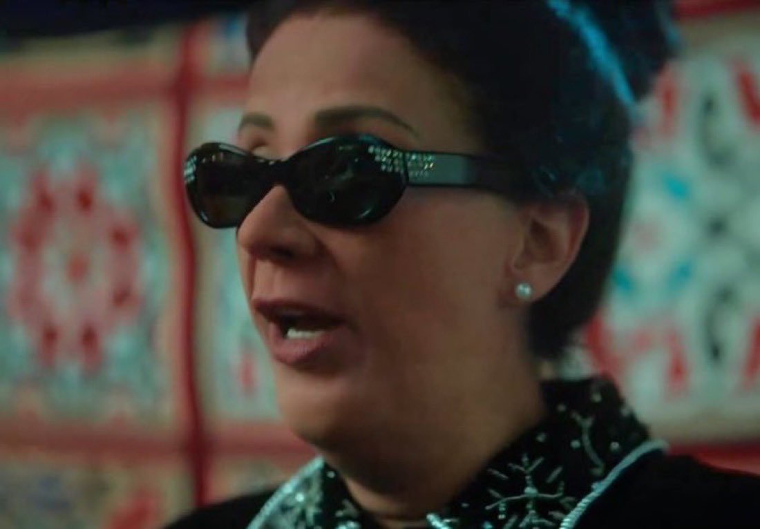 #منى_زكي
المفروض إنها صورة للفنانة #منى_زكي من فيلم "الست" إللي بيجسد قصة حياة الفنانة "أم كلثوم!" ولكن النتيجة حاجه تانيه خالص حتي البرومو هابط