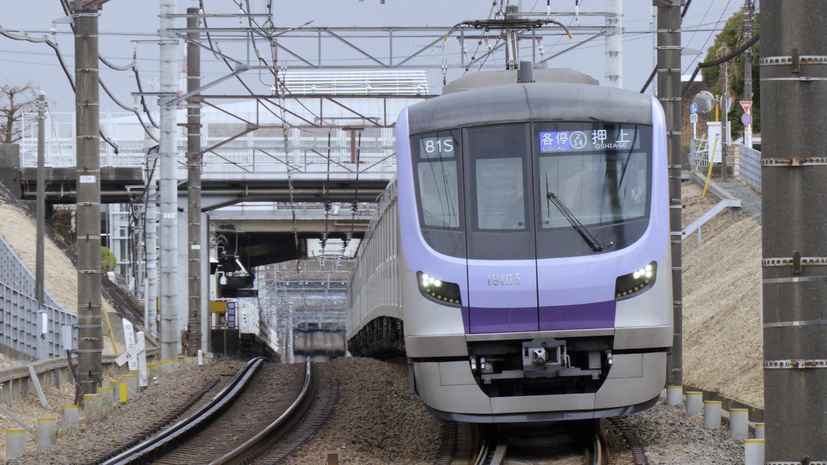 おはこんにちは☀️
1990(平成2)年の今日、営団地下鉄(現:東京メトロ)半蔵門線の三越前駅～水天宮前駅間が開業しました。
ちなみに、駅名にもなっている「水天宮」の総本宮は、ビコムがある久留米市にあるのをご存知でしょうか🤔
そんな半蔵門線の歴代3車両がそろって走るのもまもなく見納めですね😢