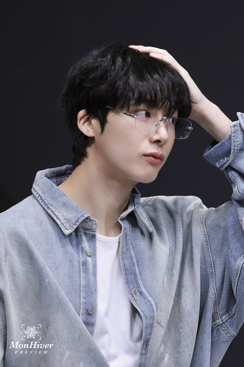 FROMHW2's tweet image. 이날 형원오빠 너무 잘생기셔서 뒤늦게 서치 중인데
귀침 붙인 거 뭐야? 너무 귀여워 
붓기제로 얼굴을 위해 오빠가 이렇게 코쪼를 하신다고