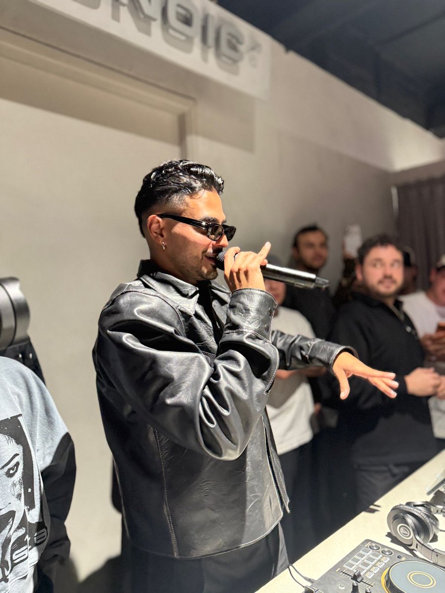 UMusicColombia's tweet image. Llegó la hora de cantar junto a @yoAlvaroDiaz en #PopUpStore 

Bogotá ya está calentando motores para su presentación en #Megaland