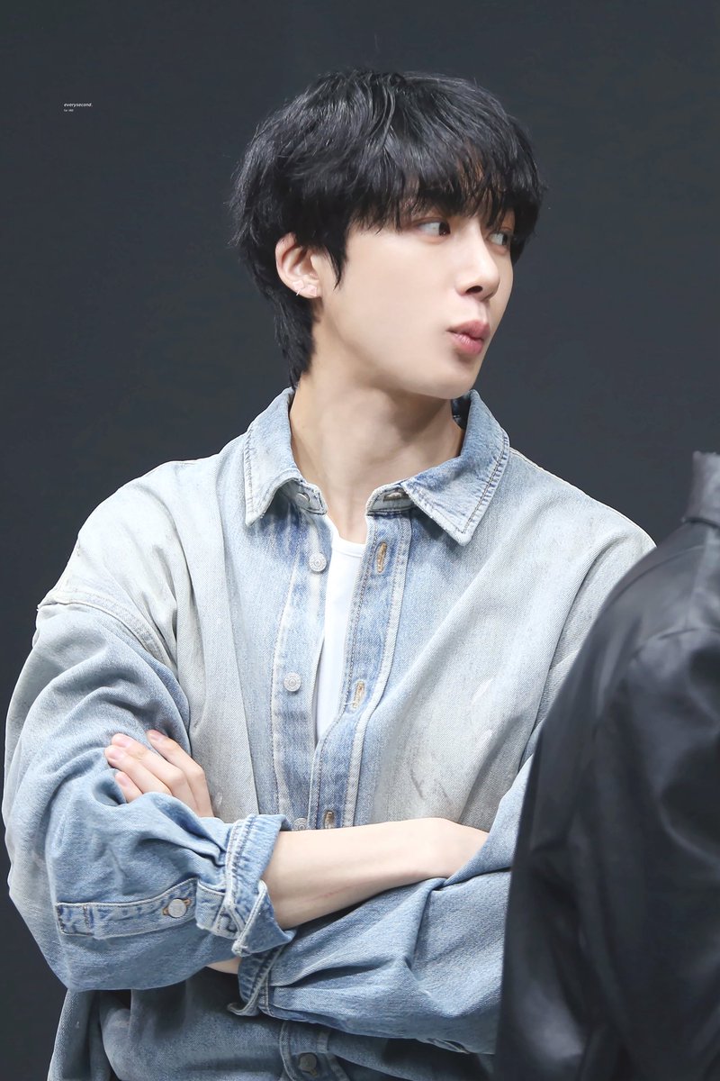 FROMHW2's tweet image. 청청 채형원 진짜 미친 것 같애