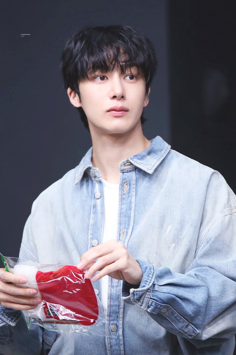 FROMHW2's tweet image. 청청 채형원 진짜 미친 것 같애