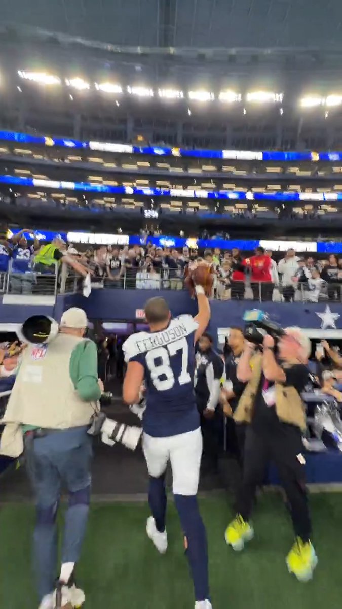 Jake Ferguson took the whole turkey with him 😂 @DallasCowboys