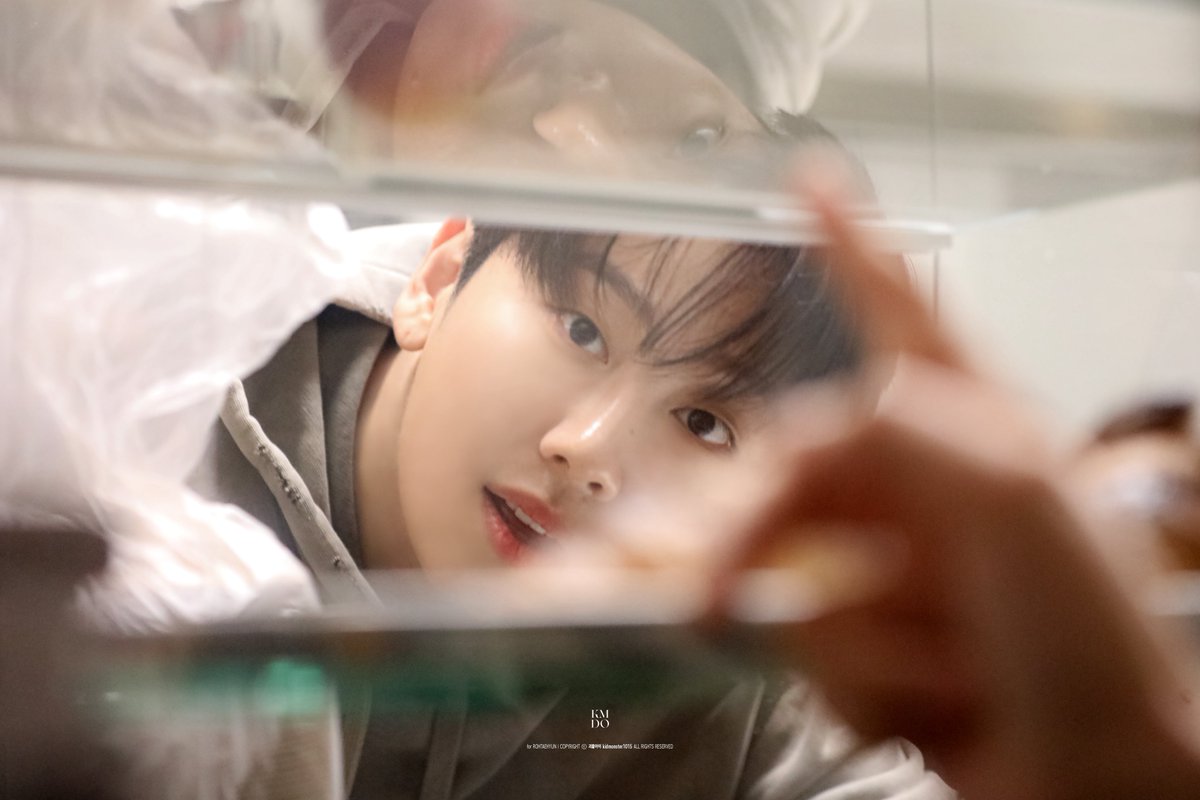 kidmonster1015's tweet photo. 251015 해피태현데이☕️

#노태현 #ROHTAEHYUN
#히든 #HIDDEN https://t.co/MZZYZI9hSd