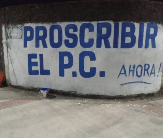 CosplayJor57446's tweet image. comunismo fue proscrito en Chile  dos veces 1948 y 1958, bajo la Ley de Defensa Permanente de la Democracia  con el presidente Gabriel González Videla. Segundo, durante el Gobierno General Pinochet  (1973-1990), deberían proscribir de nuevo son un cáncer que hay que estirpar