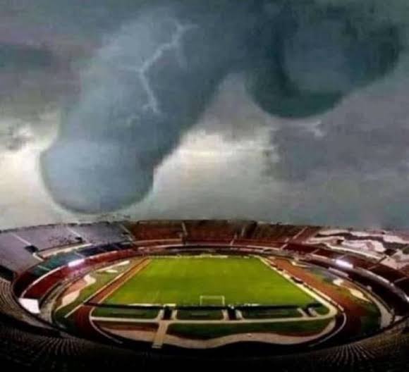 brasileiraoopre's tweet image. O tempo fechou pro São Paulo

Tomando 6 gols do Fluminense