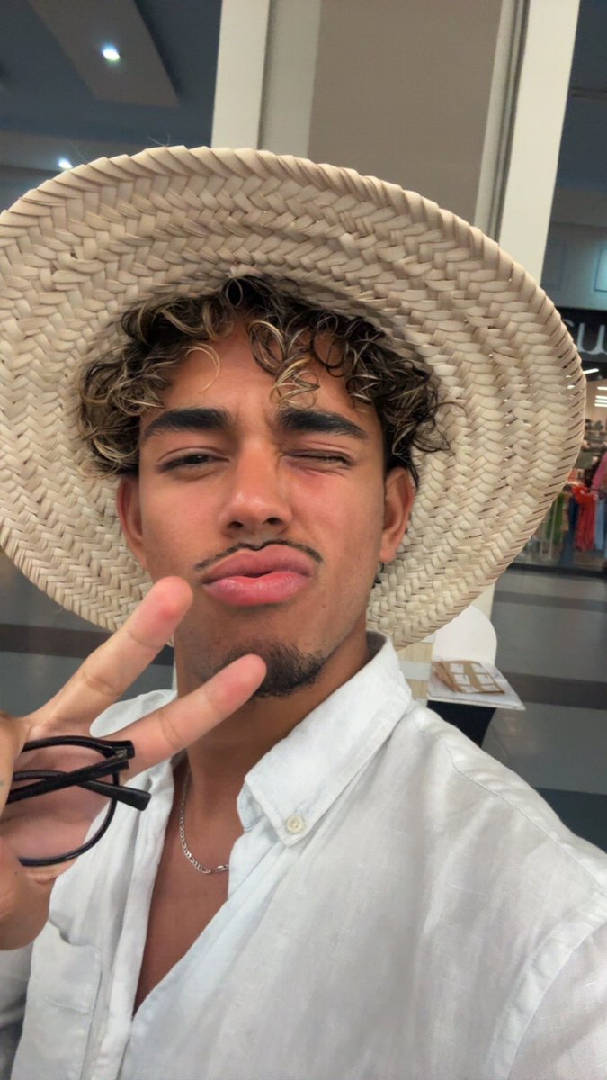 m2hrym's tweet image. Sup ☀️