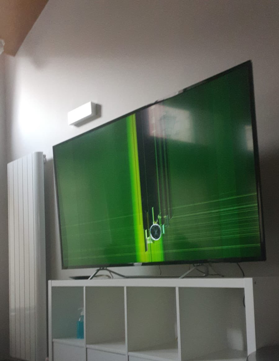 pikasagrada's tweet photo. @SaoPauloFC Acabei de quebrar a TV na frente de mais de 30 convidados no aniversário da minha esposa por causa do Sao Paulo. Minha esposa, chorando, agarrou minhas filhas e disse que estava saindo de casa. O Sao Paulo acabou de me arruinar. https://t.co/mjQWTcBTQF