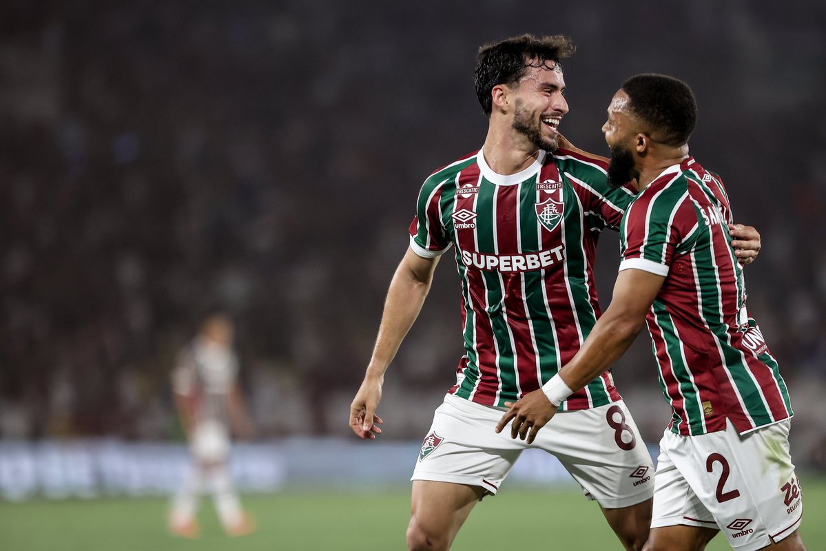 DataFutebol's tweet image. HISTÓRICO! 🇭🇺

O Fluminense venceu as últimas 8 PARTIDAS como mandante no Brasileirão, é a maior SEQUÊNCIA de VITÓRIAS da HISTÓRIA do clube no Campeonato Brasileiro!

Fluminense 2x0 Botafogo 
Fluminense 3x0 Atlético Mineiro 
Fluminense 1x0 Juventude 
Fluminense 1x0 Internacional…