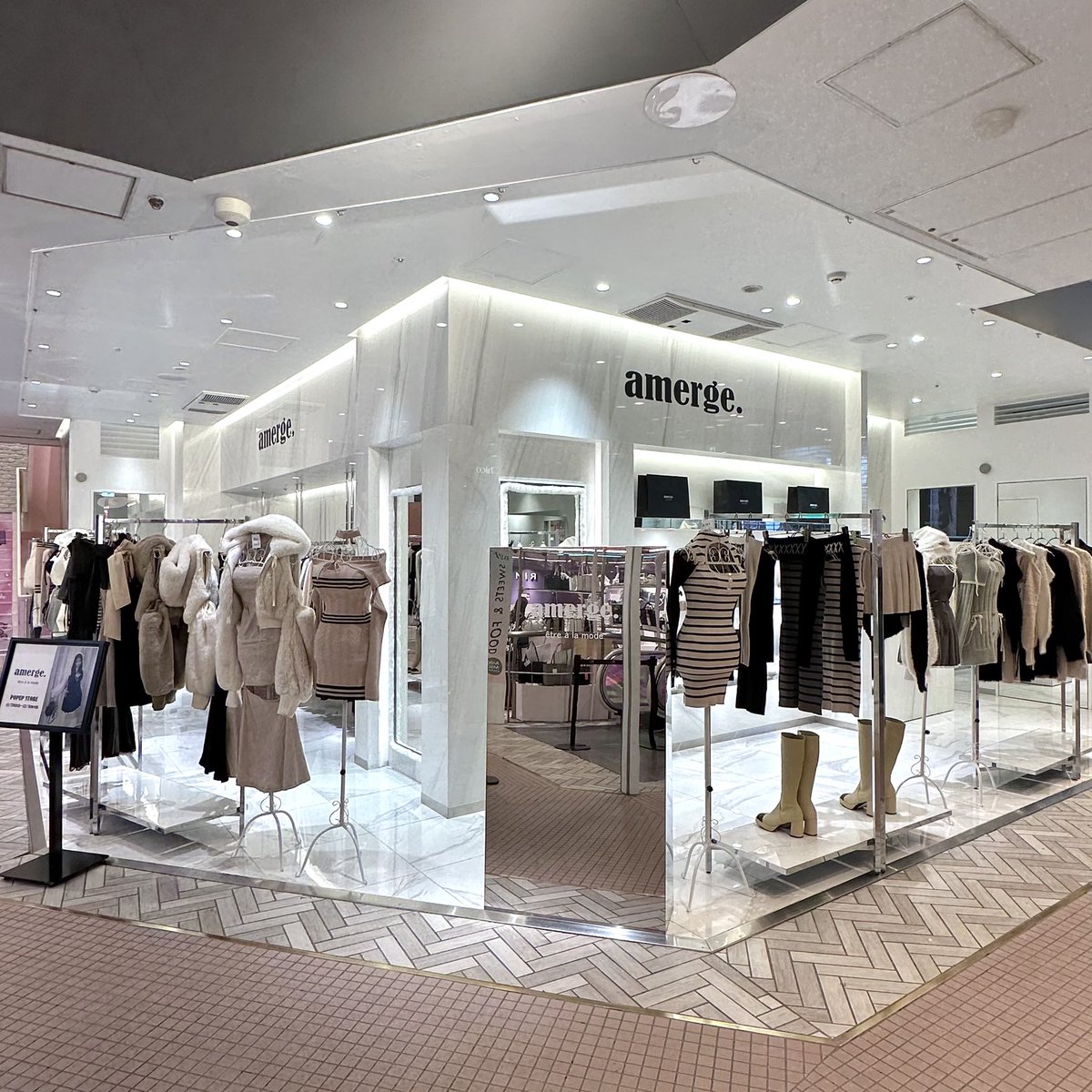 SHIBUYA109NET's tweet image. \ ⟡.·🤎🕯️amerge. POPUP STORE🕯️🤎⟡.· /

「amerge.」のPOPUP STOREが109に
カムバックオープン.ᐟ.ᐟ

女性らしいスタイルが盛れるシルエットにこだわった、
大人かわいいフェミニンなお洋服がたくさん揃っているよ🩰˖ ࣪⊹

なんと💭…