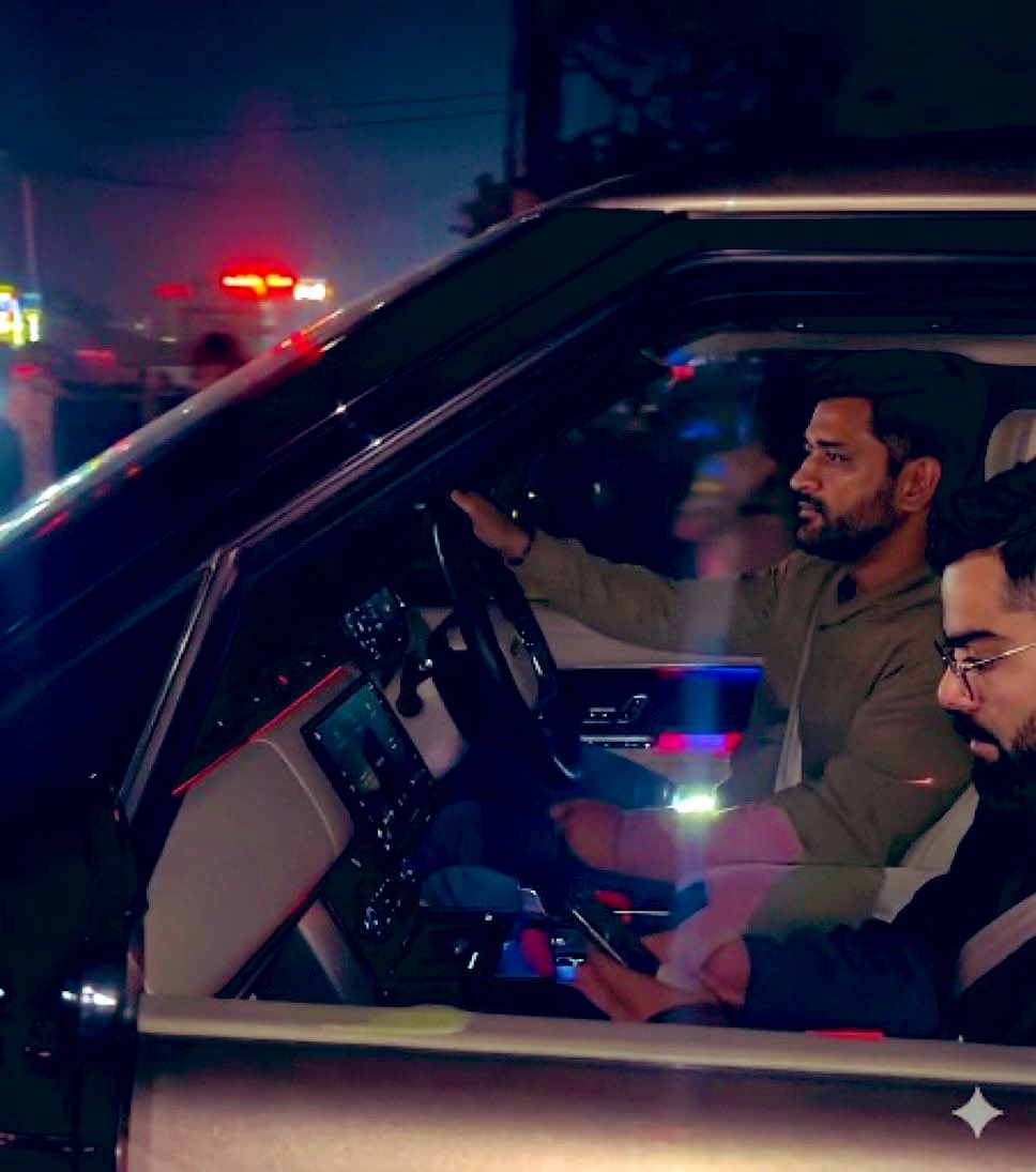 RCBtweetzz's tweet image. 🚨MSD himself went to drop Virat to the team hotel ❤️ 

Chikoo x Mahi together after a long time 😍