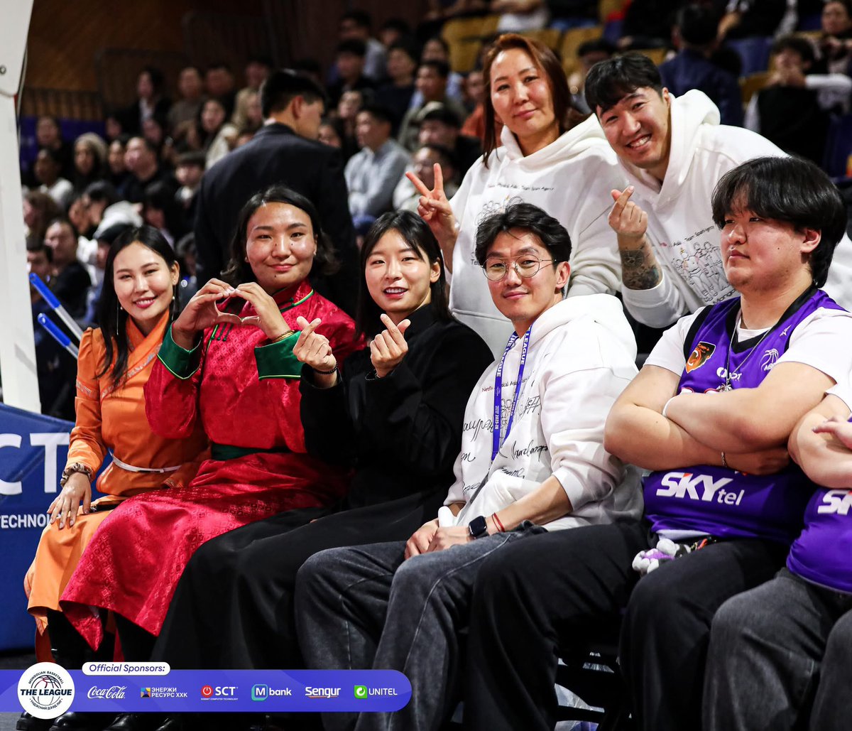 Нэг үеээ бодвол 🇲🇳 -ууд бид орчин үеийн спорт заалтай тэндээ 🏀 сагсаа үздэг болсон доо залуус маань хөгжөөд л бгаа...
Е-спортоор ч амжилт гаргаж байна. 🎮🎮🥊 Нэгэн үеээ бодвол ч залуус маань хөгжөөд мундаг байгаа.. 
Эх орон тийм ч миарч сапирчаагүй байнаа..