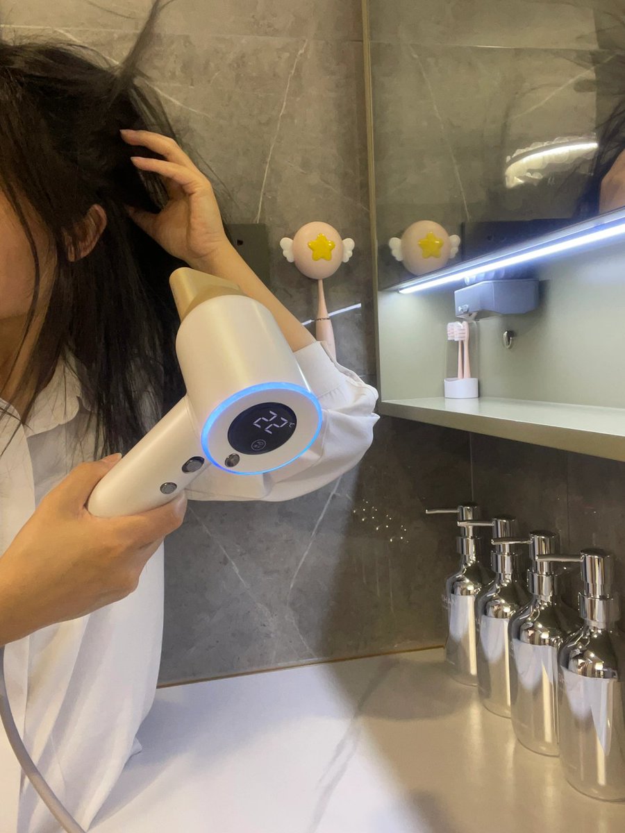 byejapp's tweet image. 私のように朝に髪を洗うのが好きな人はいますか？ ||| 昨夜は家で寝て、今朝髪を洗いました。