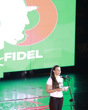 diariodecuba's tweet image. #SOSCuba: ¿El #RégimenCubano alucina o quiere asustar a los #cubanos? &quot;Fidel siempre estará aquí&quot;, dice la primera secretaria de la #UJC y da muestras de vivir en un mundo paralelo al de los jóvenes cubanos, en el noveno aniversario de la muerte del difunto dictador #FidelCastro.…