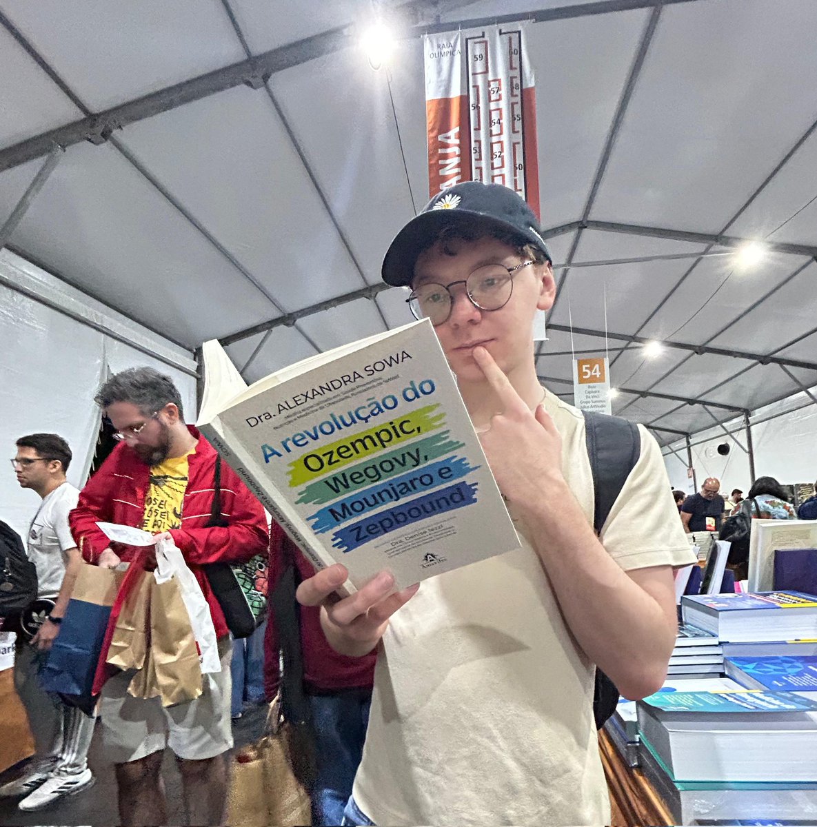 stempkoskii's tweet image. silencio estou estudando