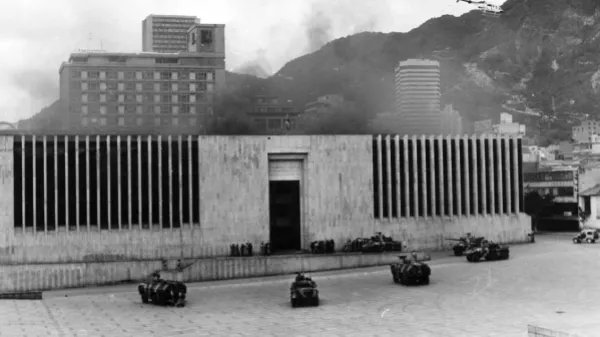 #LoÚltimo 🌷Tras 40 años, Fiscalía llama a juicio a nueve exmilitares por el delito de tortura agravada durante los hechos del Palacio de Justicia

El proceso se da por los casos de los entonces estudiantes de la Universidad Externado, Yolanda Santodomingo Albericci y Eduardo