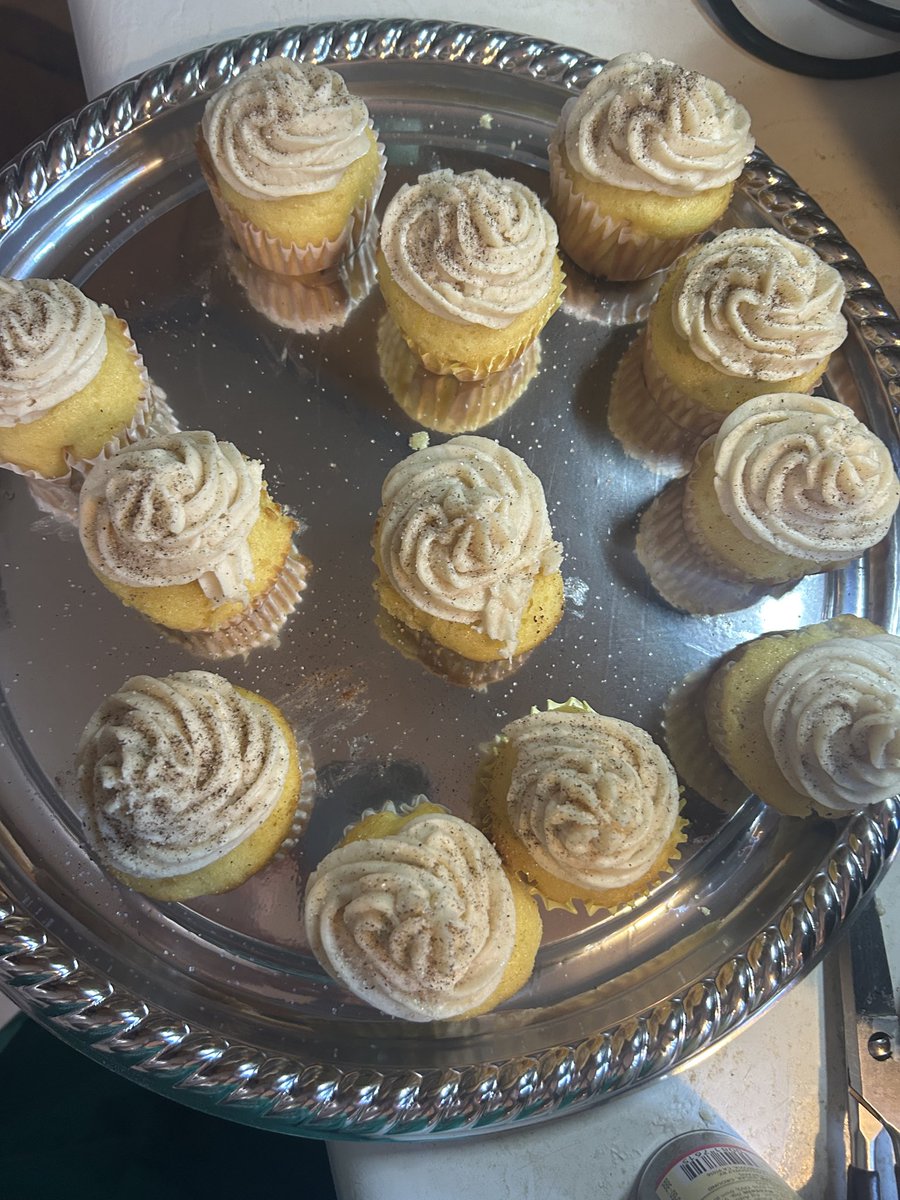 mrssteachct's tweet image. Gingerbread Buttercream was a huge hit! #cupcakes #Thanksgiving