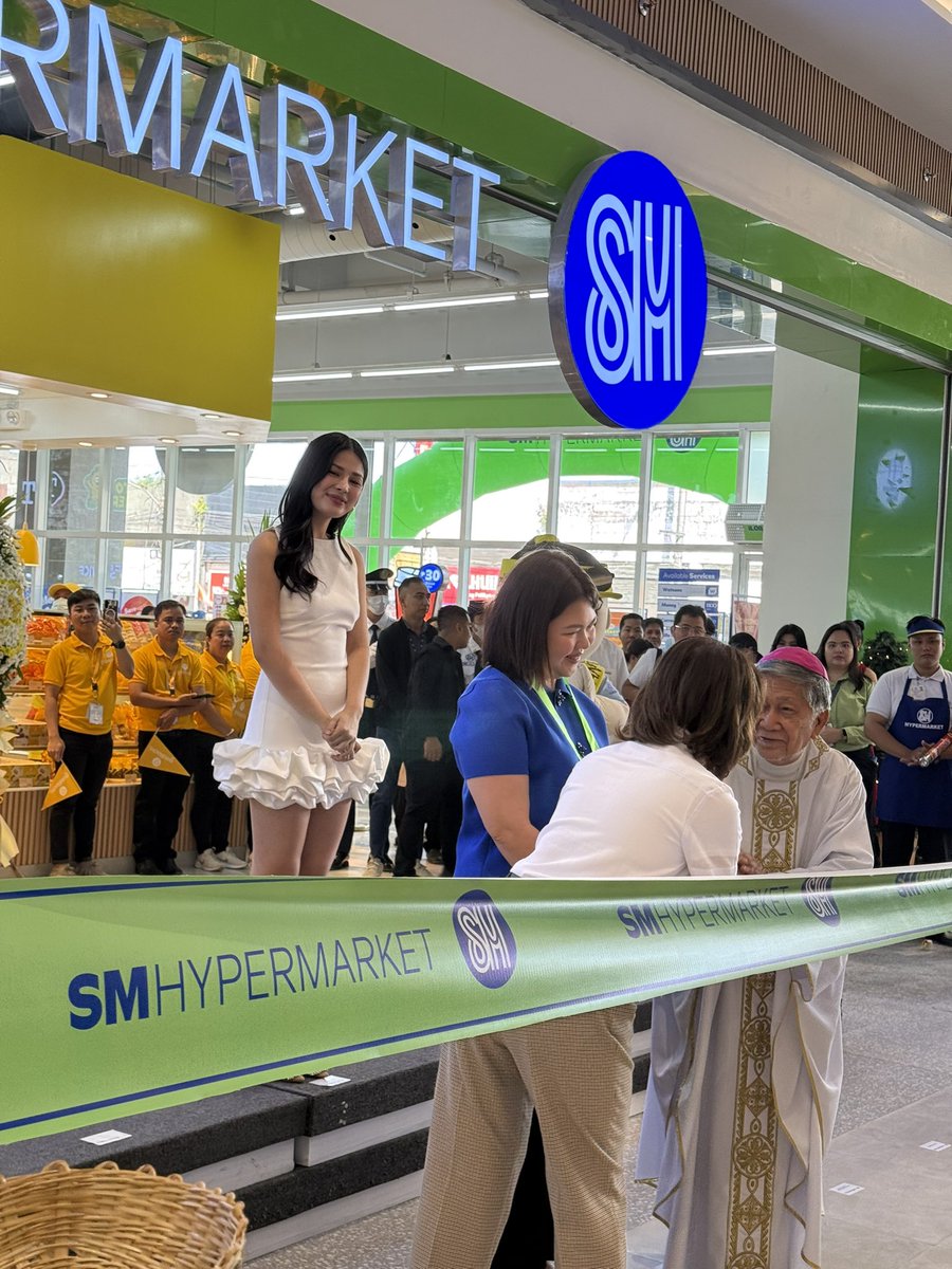 AzRalphOFC's tweet image. Az’s here! Can we too the tag, Rszzles? 

RAZMAZING AZ IN HYPERMARKET
RAZMAZING AZ IN HYPERMARKET