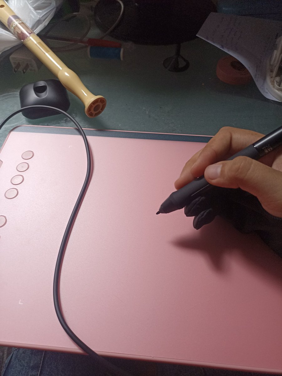 IT ARRIVED TODAY!!! I'VE BEEN DRAWING ALL DAY MOTIVATED AS EVER