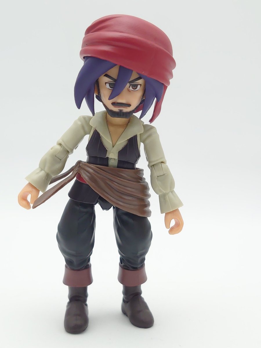 ＃リンクトラベラーズ キャラセレ02検証②
海賊副団長

腰布は取り外し可能。
やはり若干小顔なため、通常男フェイスとは互換がありませんが、総隊長とは互換が効きます。
一応無理やり副団長フェイスを通常男ヘアパーツに入れることは可能(逆は不可