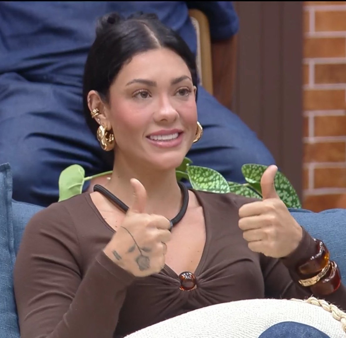 BKcomenta's tweet image. A edição queimando a Saory , finalmente os refrescos.. 
#EliminaçãoAFazenda